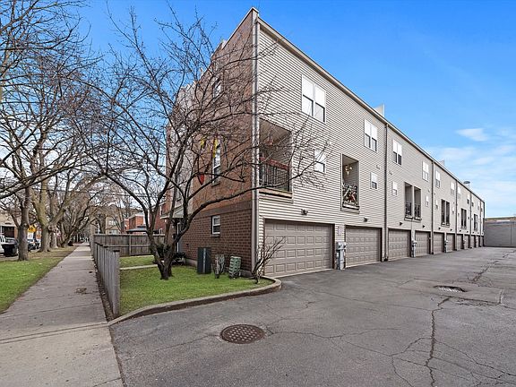 4th image of 3951 W Ainslie St APT 2