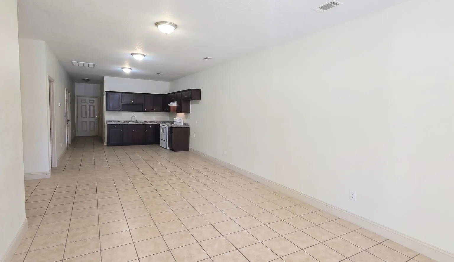 3rd Ave Apt — Photo 1