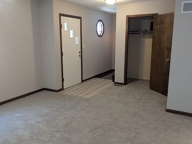 3720 Clover Cir — Photo 4