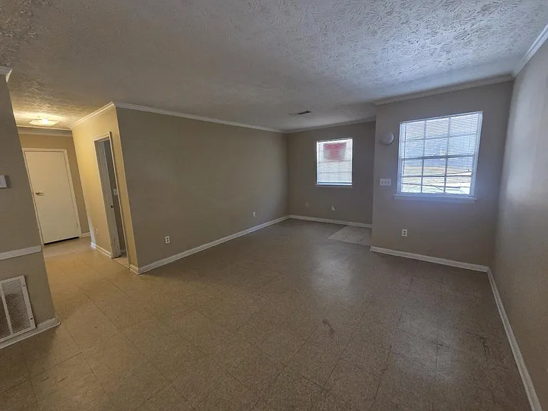 897 Six Oaks Cir — Photo 9
