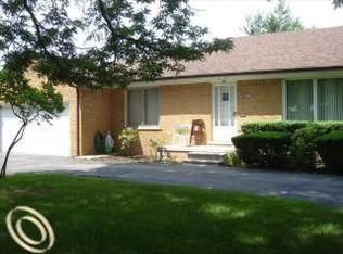 33241 Defour Dr, Sterling Heights, MI 48310