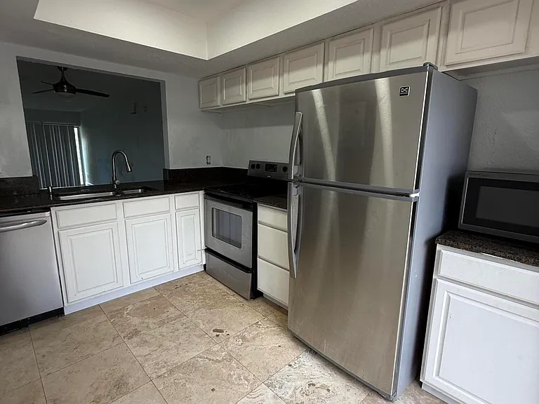9640 NW 65th St #D10 — Photo 5