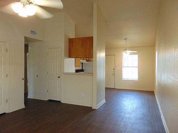 4th image of 1701A Johnson St