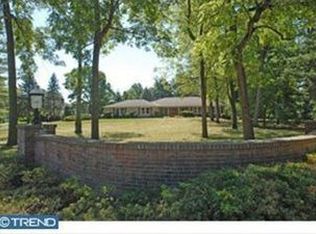 300 Whitemarsh Valley Rd, Fort Washington, PA 19034