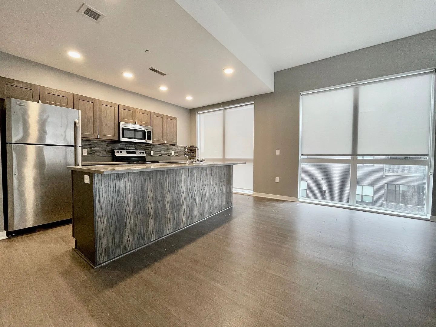 2 bed, 2.0 bath, 1030 sqft, $1,895 — Photo 3