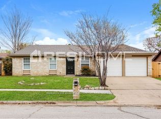 6203 Kelly Elliott Rd, Arlington, TX 76001