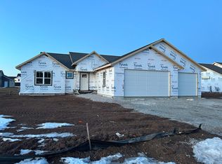 W5864 Roundstone Pl, Menasha, WI 54952