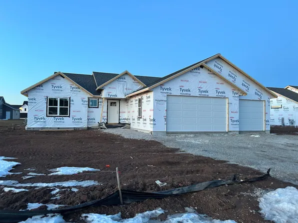 W5864 Roundstone Pl, Menasha, WI 54952