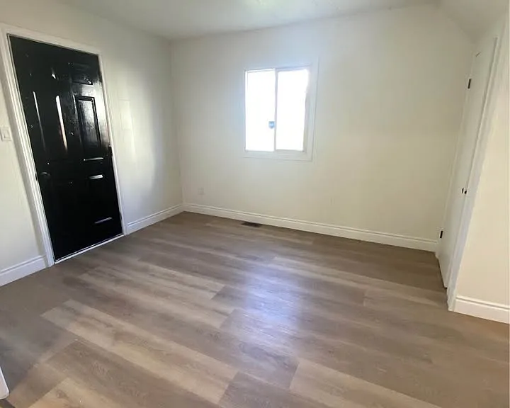 165 College Ave N #3 — Photo 5