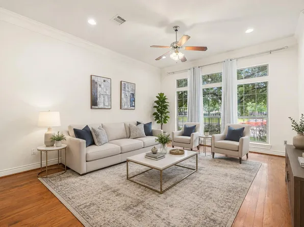 9036 Lakes At 610 Dr, Houston, TX 77054