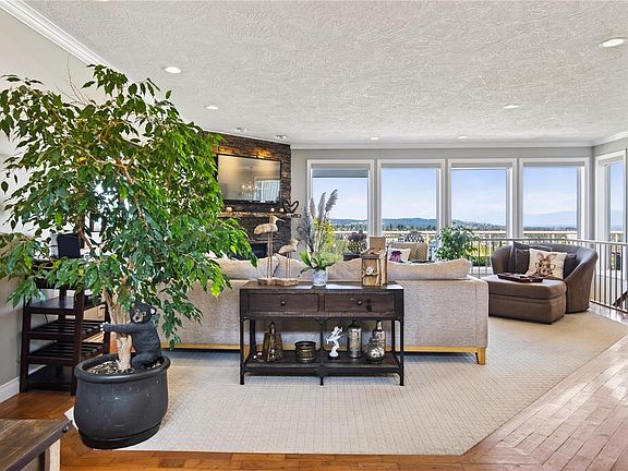 3rd image of 2122 Wren Pl