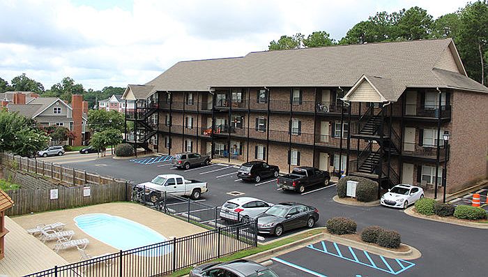 1st image of 836 W Glenn Ave