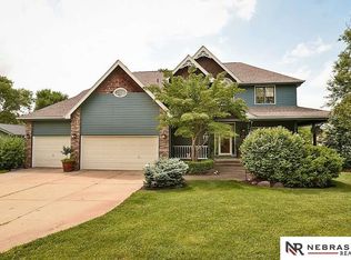12714 Cottonwood Ln, Springfield, NE 68059