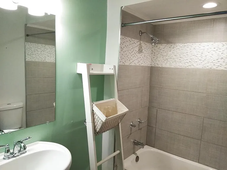 808 W Schley St — Photo 17