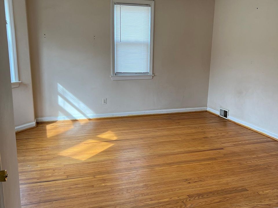 2nd image of 2659 Summit Ave