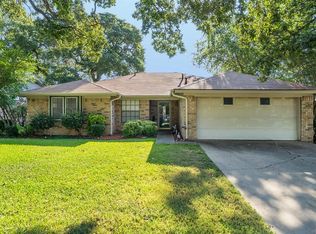 2732 Meadow Grn, Bedford, TX 76021