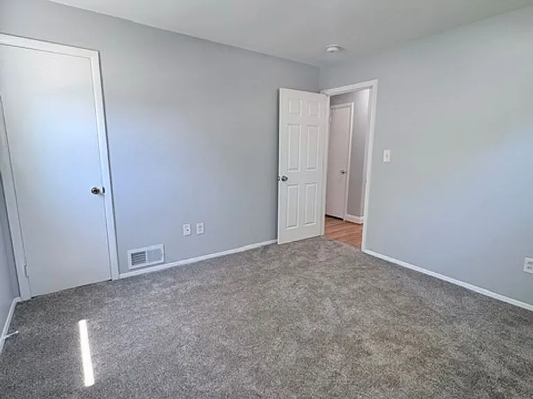 900 Neal Dr — Photo 14