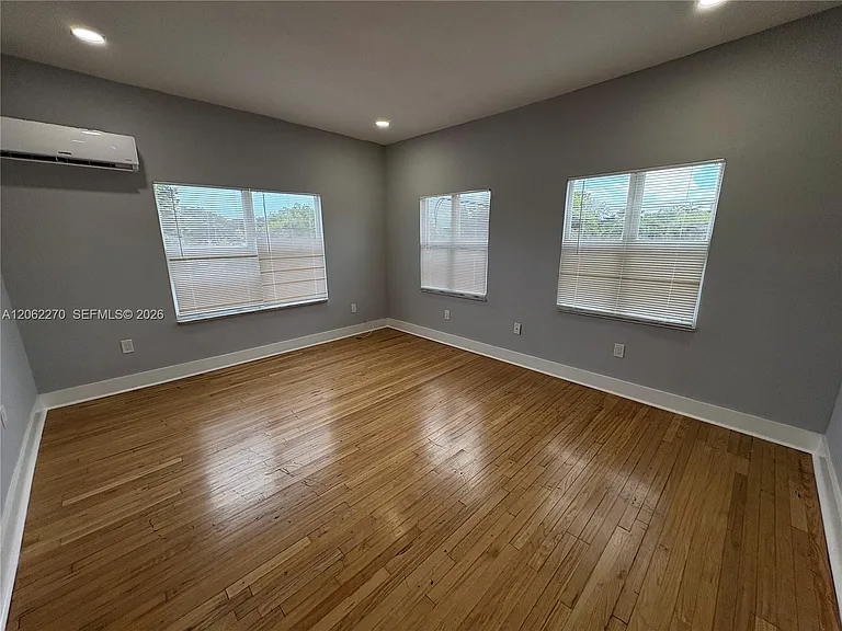 3237 SW 4th St #9 — Photo 2