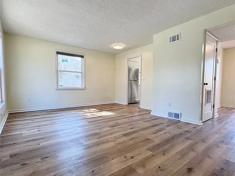 196 S Point Dr — Photo 10