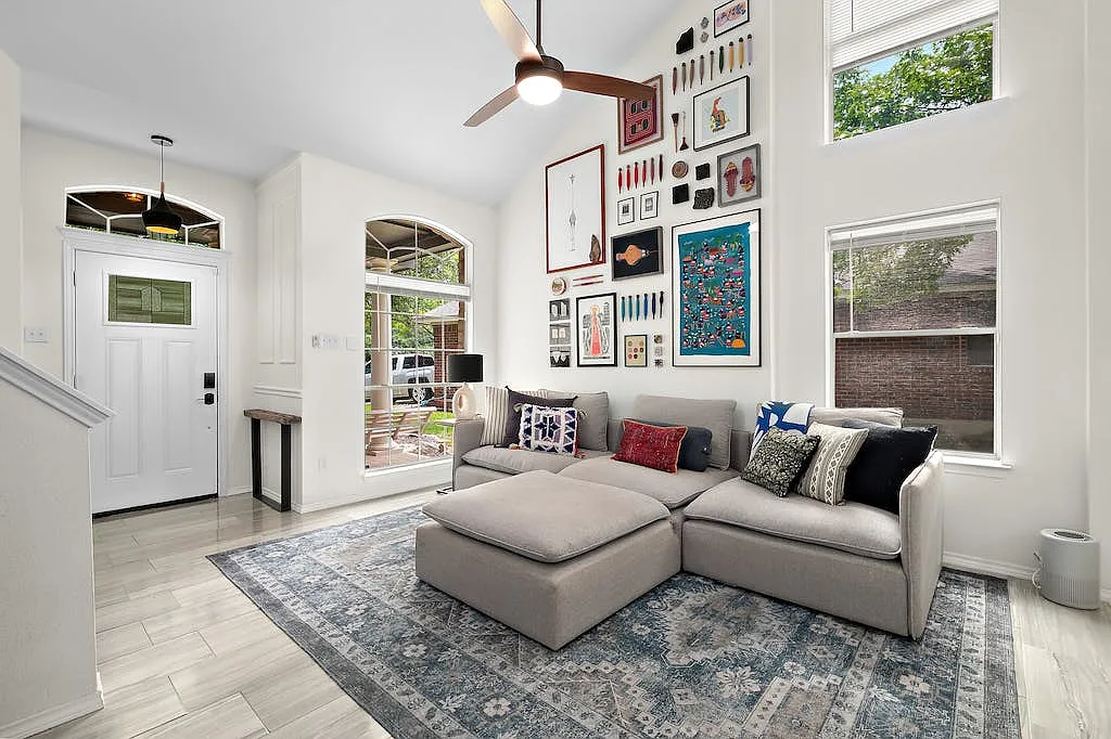 4 bed, 2.5 bath, 1603 sqft, $4,200 — Photo 3