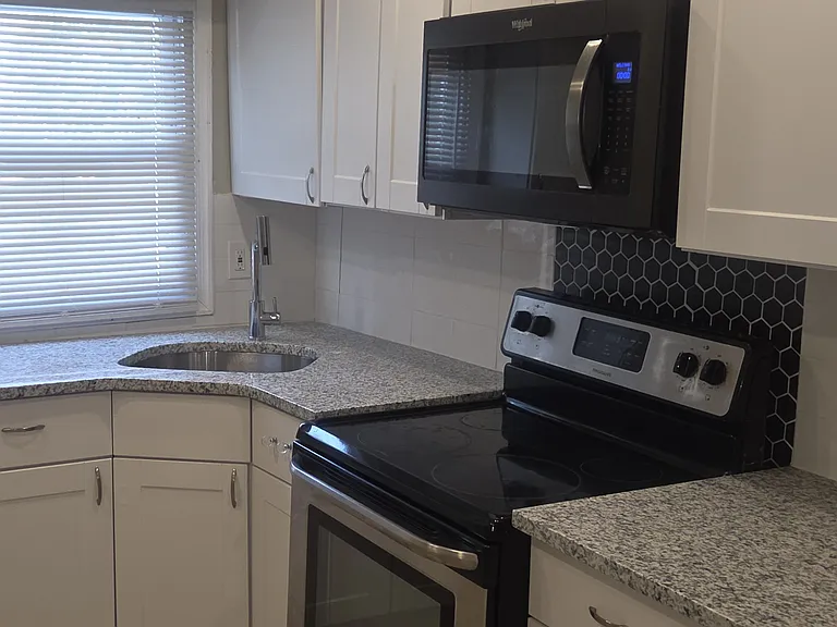 4925 Royal St #3 — Photo 6