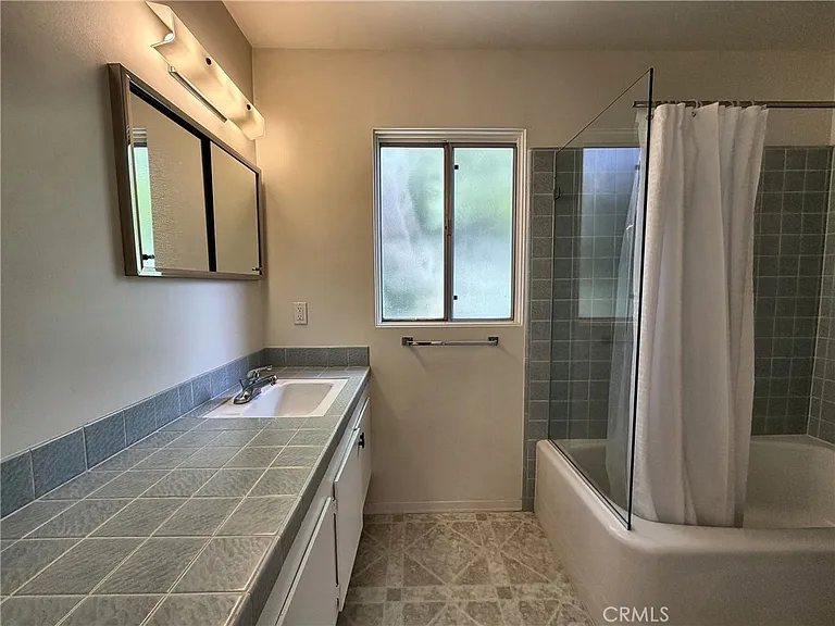 28845 Briarhurst Dr — Photo 32