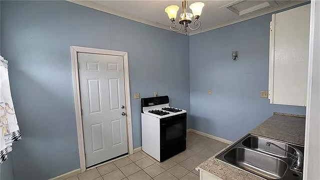 2019 Louisa St — Photo 12