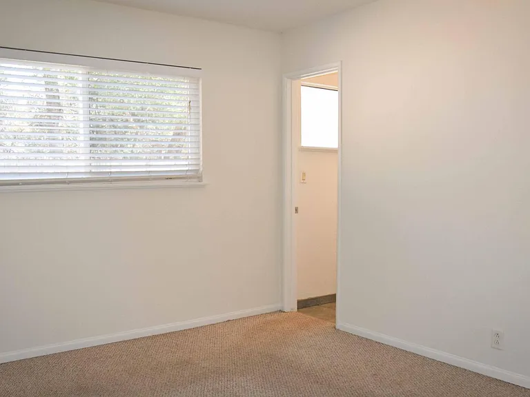 322 Descanso Ave — Photo 4