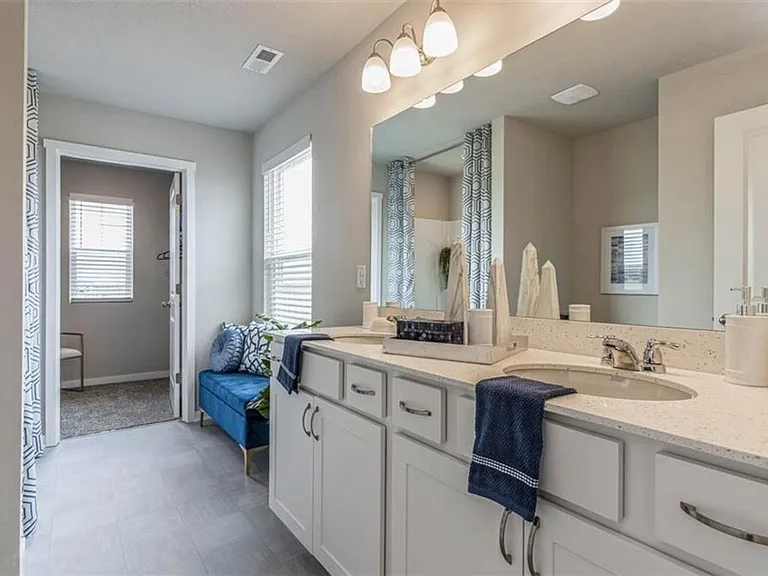 277 NW Charlestown Ln — Photo 14