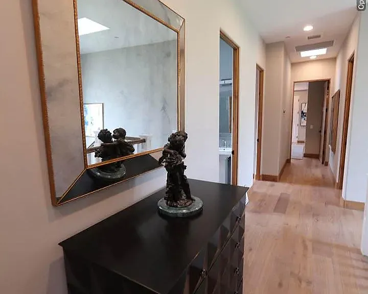 5 bed, 4.5 bath, 2645 sqft, $9,000 — Photo 4