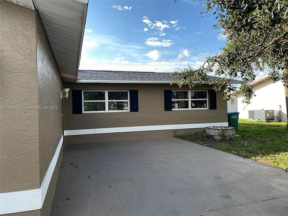 3rd image of 1335 NE Pine Island Ln