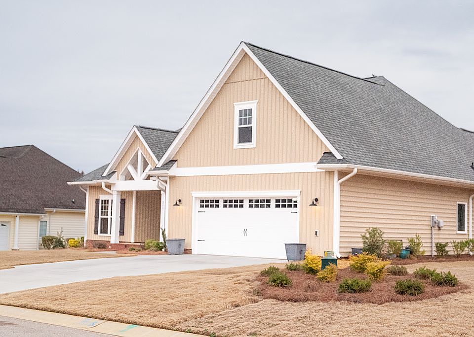 1st image of 211 Crescent Dr