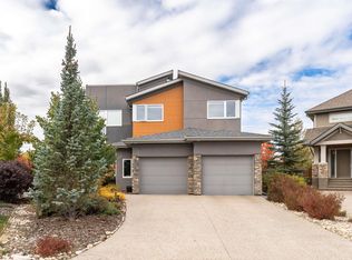 7404 May Cmn NW, Edmonton, AB T6R 0V3