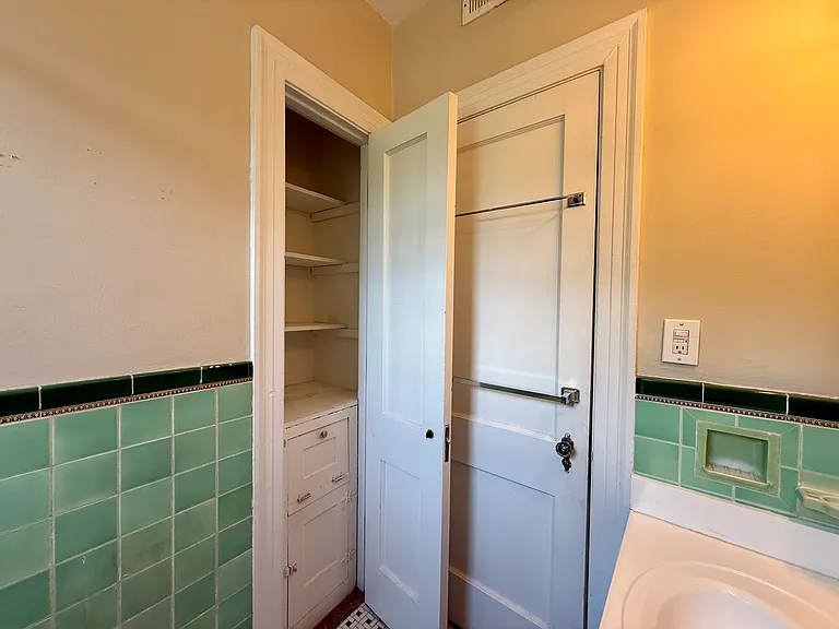 2001 Spring Dr #4 — Photo 17