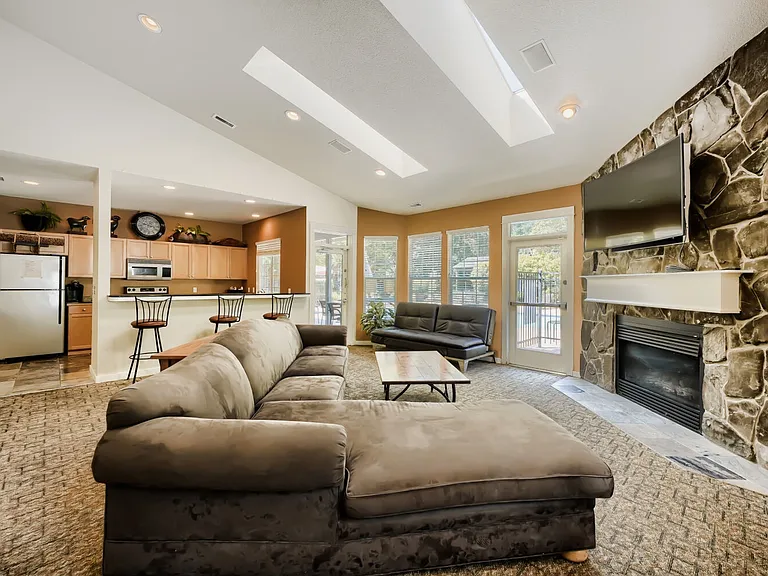25025 SE Klahanie Blvd #B202 — Photo 16