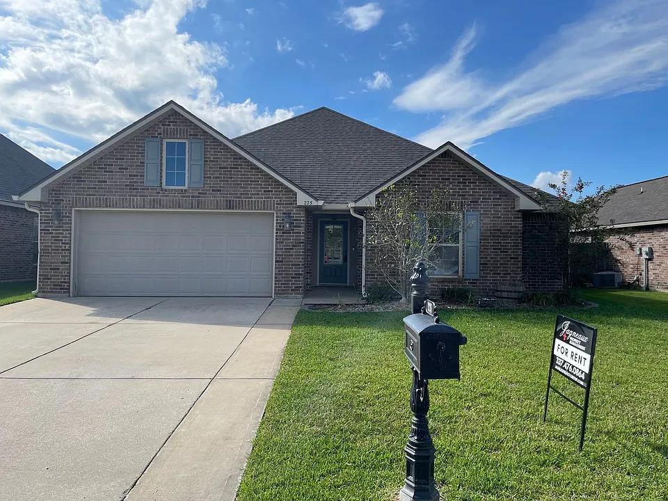 225 Long Hill Dr