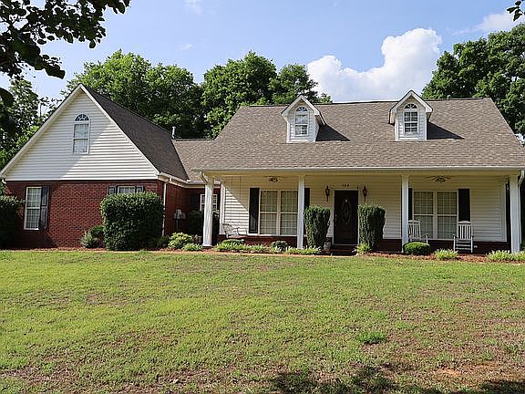 3rd image of 104 Amy Ct