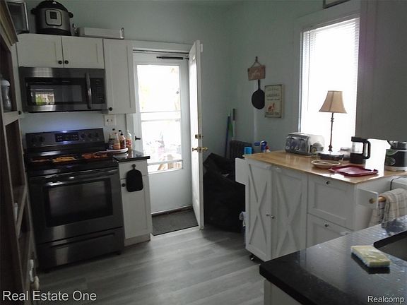 4th image of 789 Lakewood St