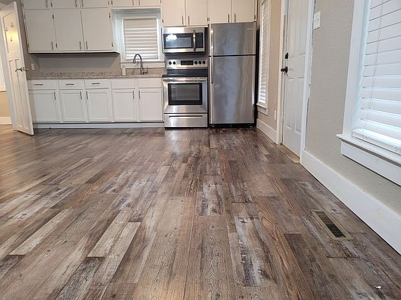 2nd image of 1418 W 5th St