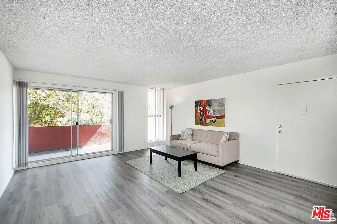 1 bed, 1.0 bath, 500 sqft, $1,950 — Photo 2