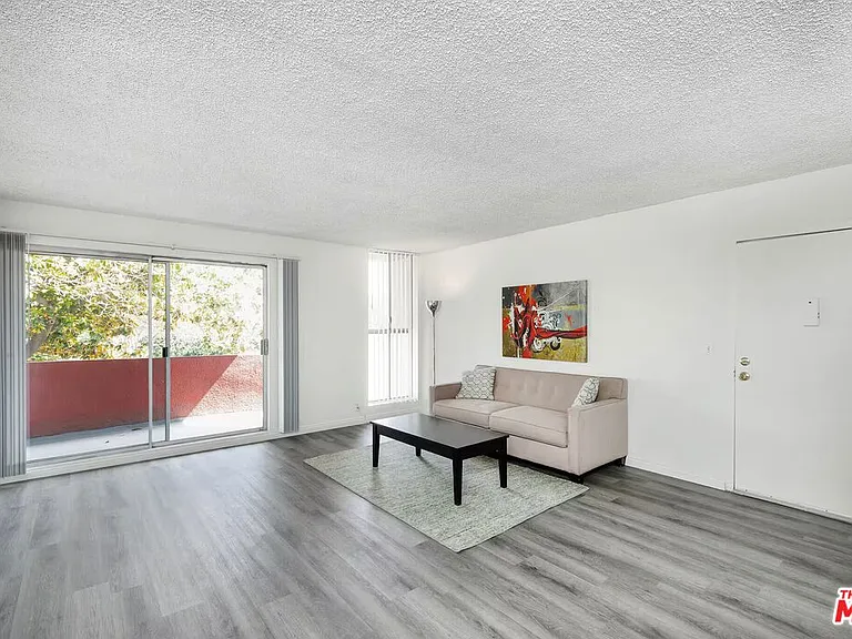 1208 W Adams Blvd #17 — Photo 2
