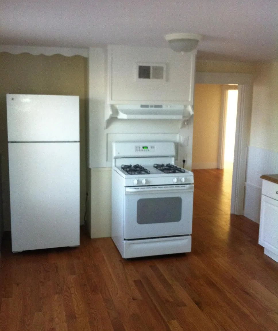 3 bed, 1200 sqft, $2,900 — Photo 3