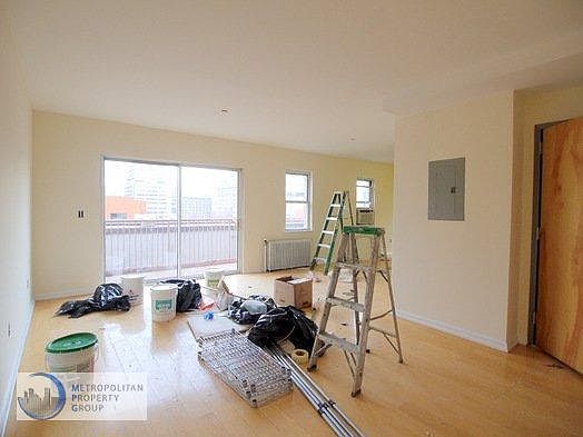 4th image of 228 E 13th St