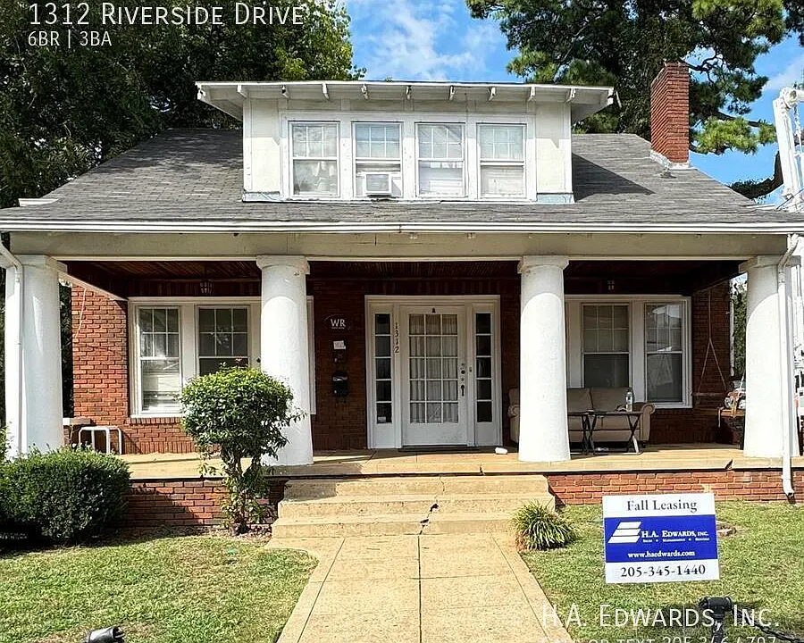 1312 Riverside Dr