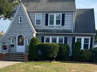 35 Texel Dr, Springfield, MA 01108