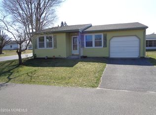 105 Chelsea Dr, Whiting, NJ 08759