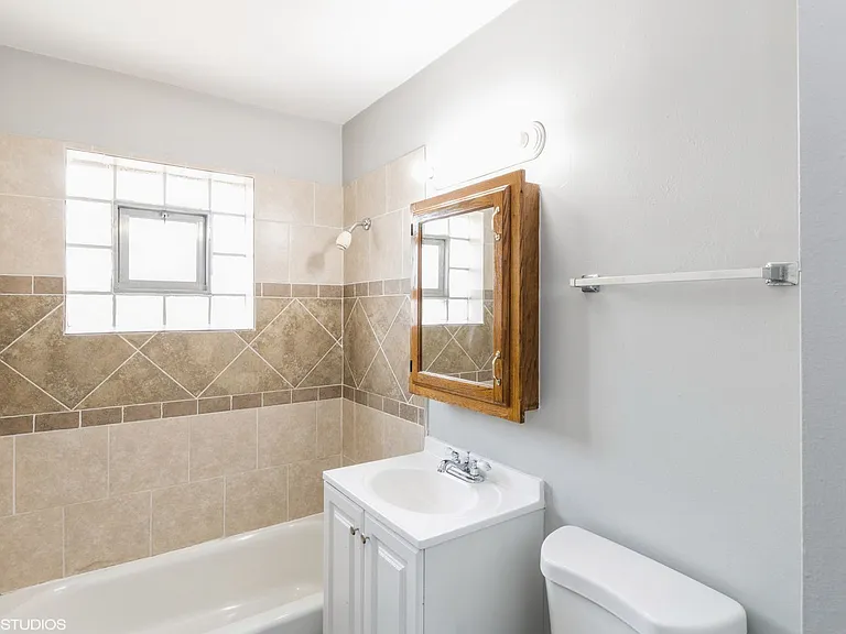 Palatine Park Apartments — Photo 12