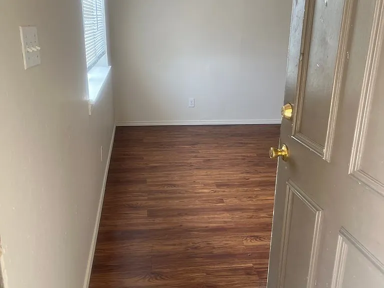 3120 Oak Ln — Photo 3