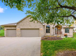 22231 Stoneybrook Dr, Council Bluffs, IA 51503