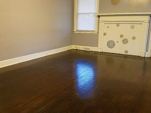 Lovely living room w/ hdwds